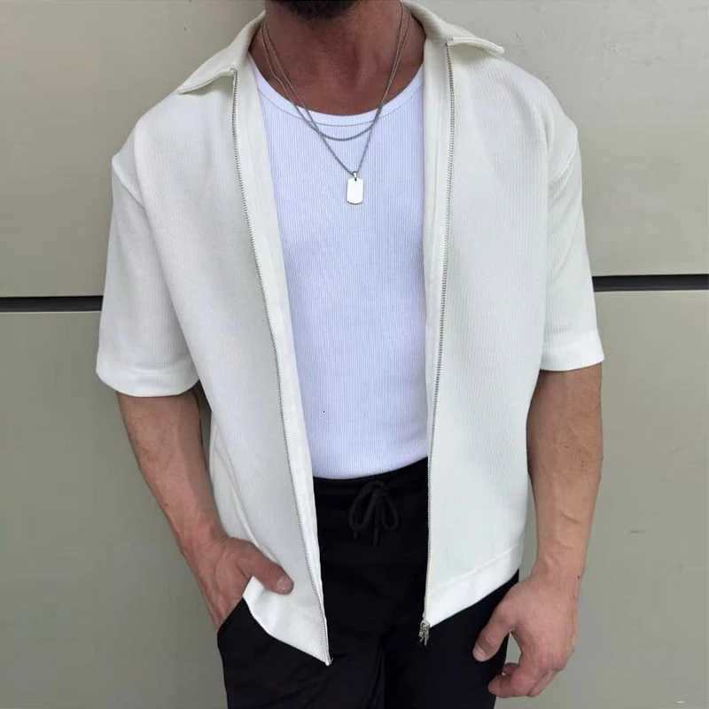 Stylish Solid Color Mens Zip-up Shirts Vintage Turn-down Collar Textured Short Sleeve Shirt For Men Summer New Casual Cardigans Y250819
