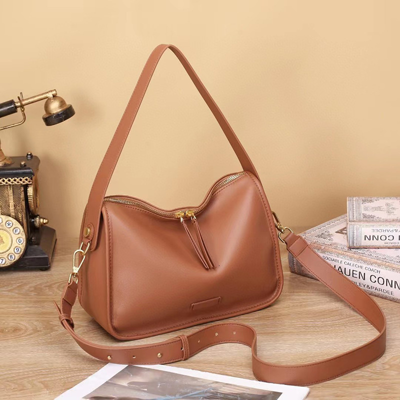 Free Shipping Designer Luxury New Women's Wide Strap Genuine Leather Crossbody Bag Soft Leather Large Capacity Shoulder Underarm Bag Leisure Shop