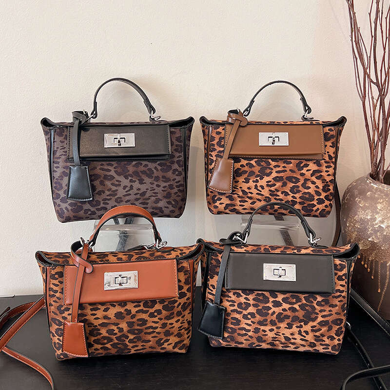 Handbag Women's 2025 Autumn Bags New Fashion Leopard Designer Print Handheld Shoulder Crossbody Bag
