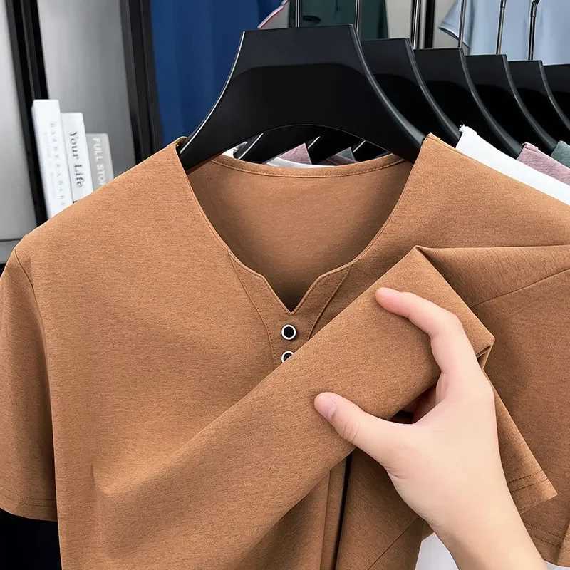 New Mens Casual and Fashionable Three Button V-neck Solid Color Short Sleeved T-shirt Summer Versatile Top Y250819