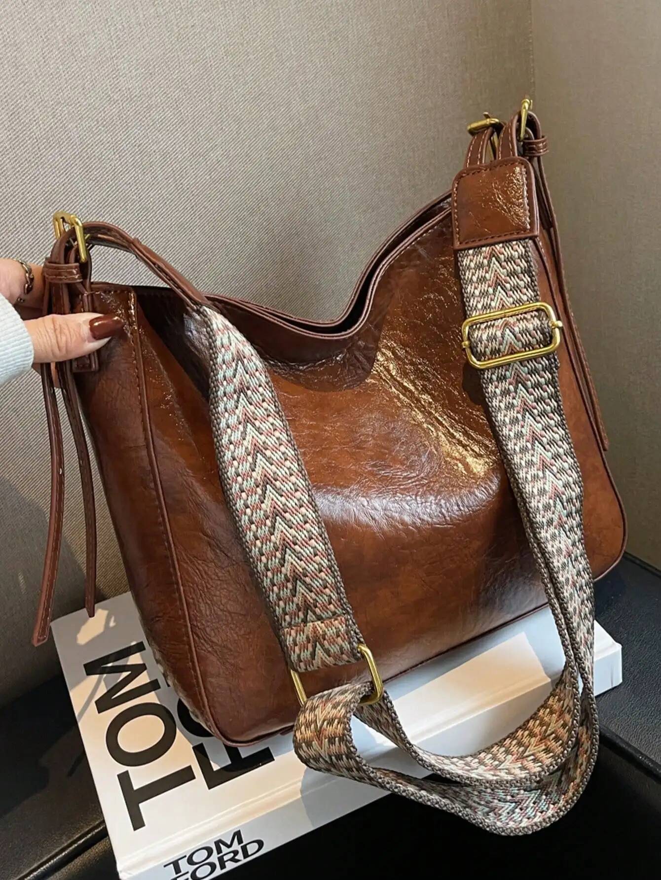 Autumn New Women s Crossbody Bag Elegant Retro Style Crossbody Bag Large Capacity Solid Color Leather Fashionable Autumn New Designer Bag Women s Shou