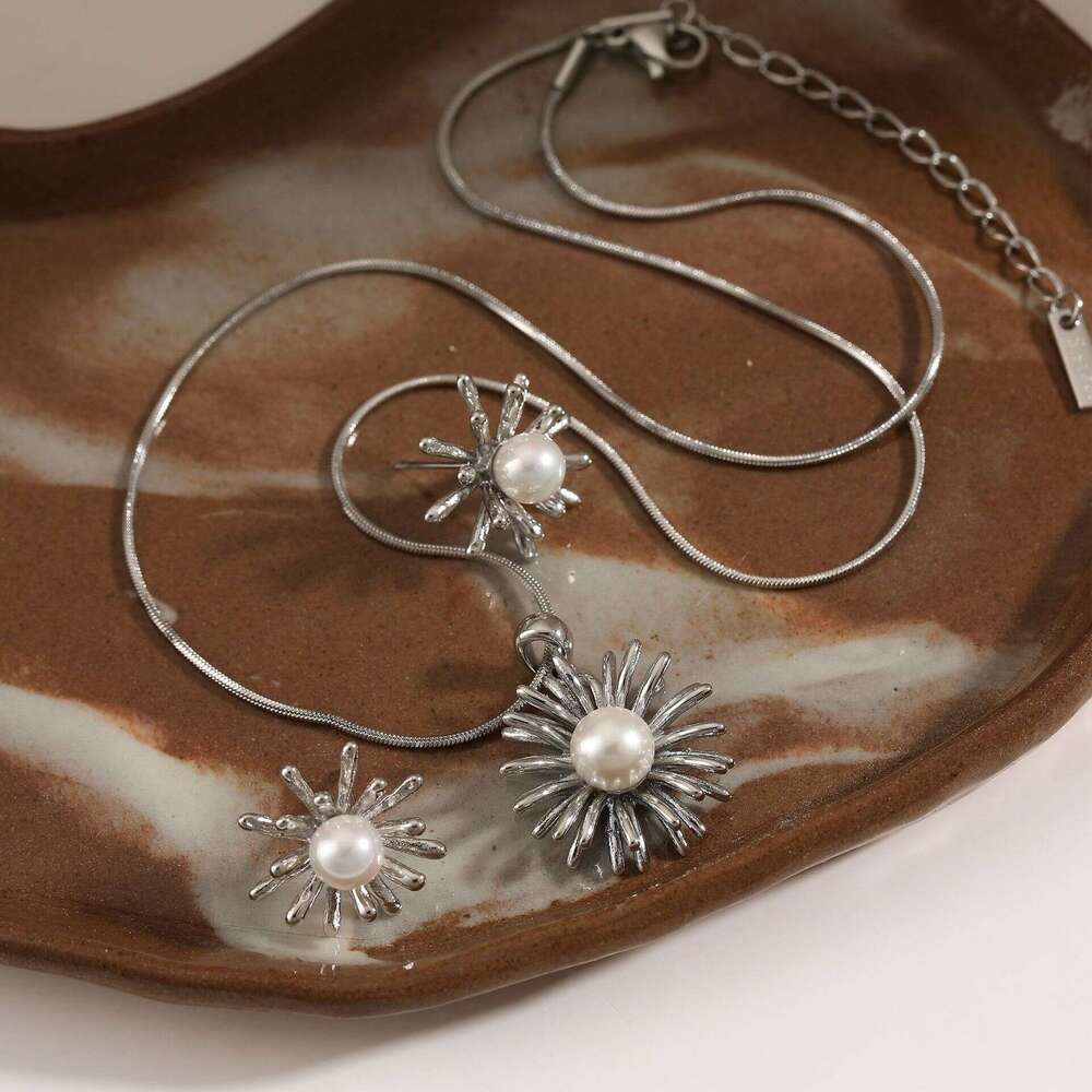 Stainless Steel Fireworks Style Designer Earrings Necklace Gentle French High-Quality Light Pearl Jewelry Set