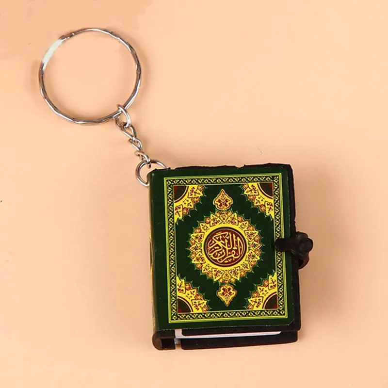 1Pcs Muslim Keychains Mini Quran Book Paper Can Read Pendant Key Ring Islamic Unisex Religious Jewelry Wholesale Islam Gift 250811