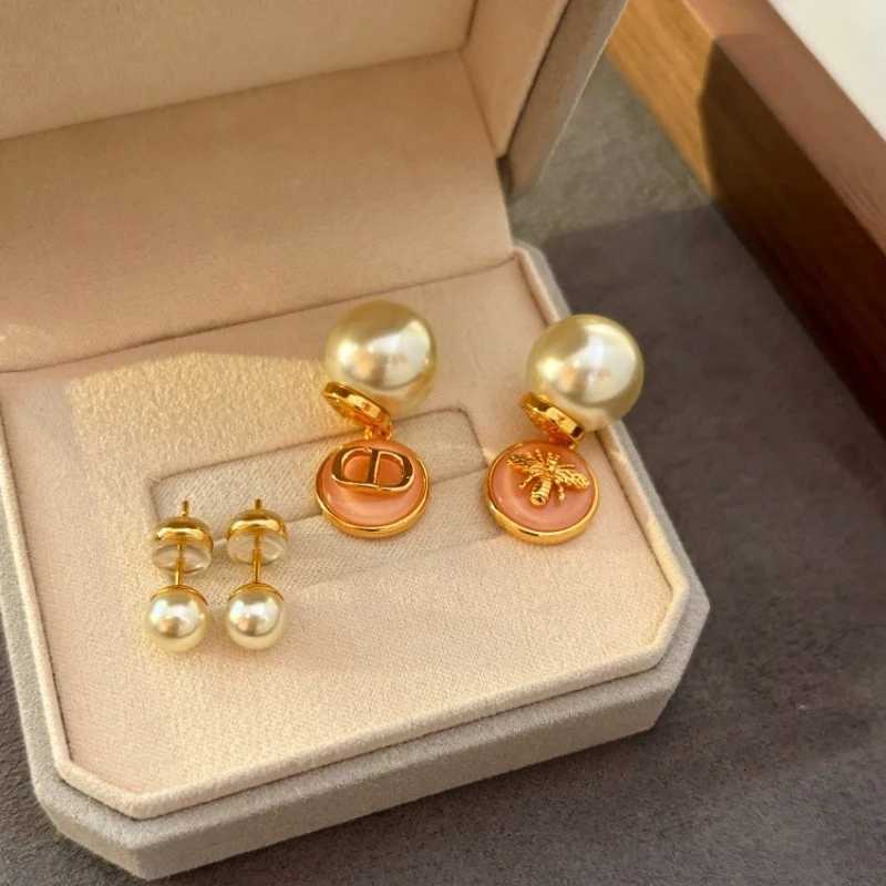 Light Luxury Style Creative Niche Design Earrings Pearl Pink Oil-Drip Letter Bee Earrings and Stud Earrings Y250820