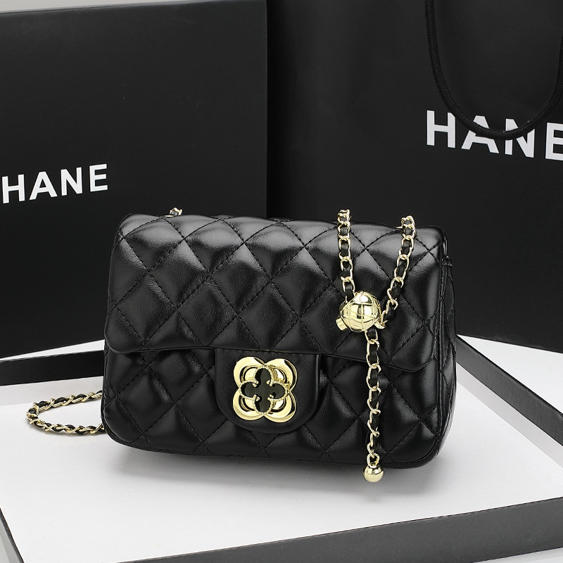 2025 new four-leaf clover square fat man small golden ball rhombus chain bag female Xiaoxiangfeng shoulder messenger bag versatile