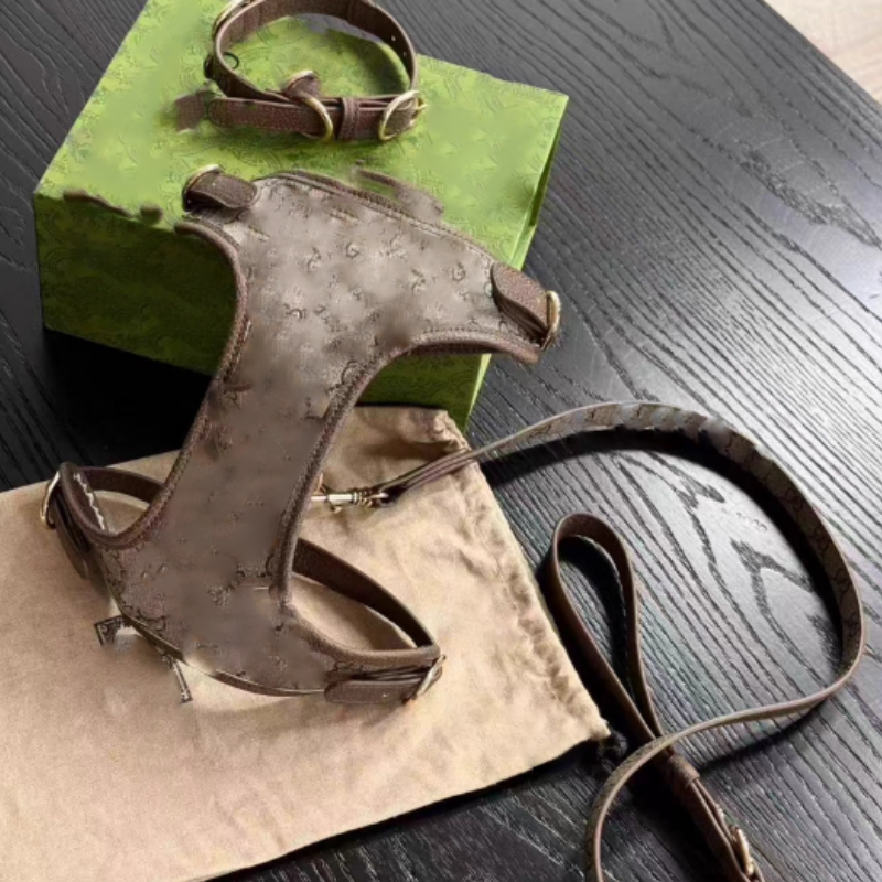 Designer dog collar Dog harness Designer Pet Dog Chest Strap Collar Set Leather Tide Brand Fadou corgi Traction Rope Chest Back Heart type cat Set gift box high quality