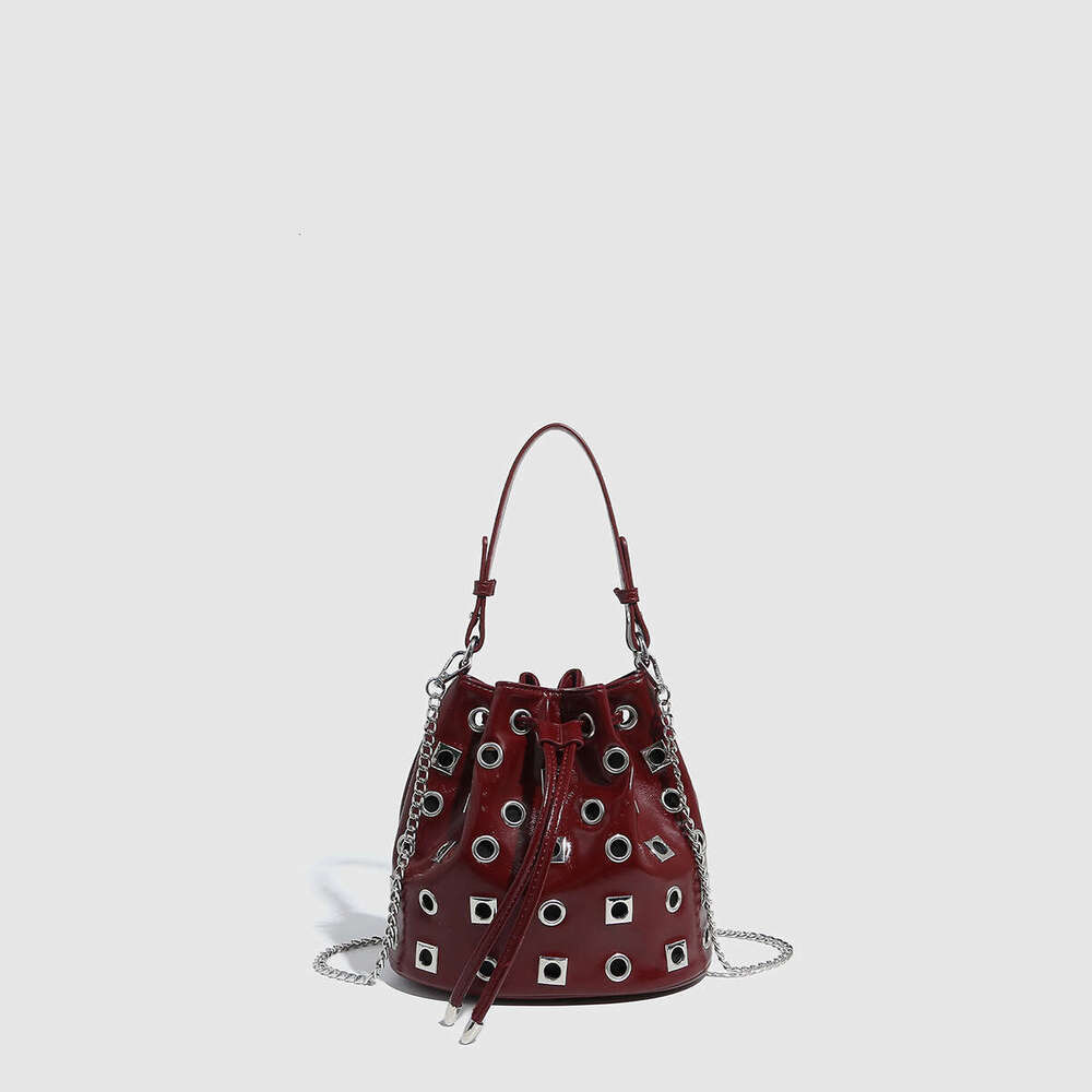 Studded Drawstring Bags Bucket Design Sense Eyelet Handbag Designer Punk Style Hollow Out Single Shoulder Crossbody Chain Women's Bag