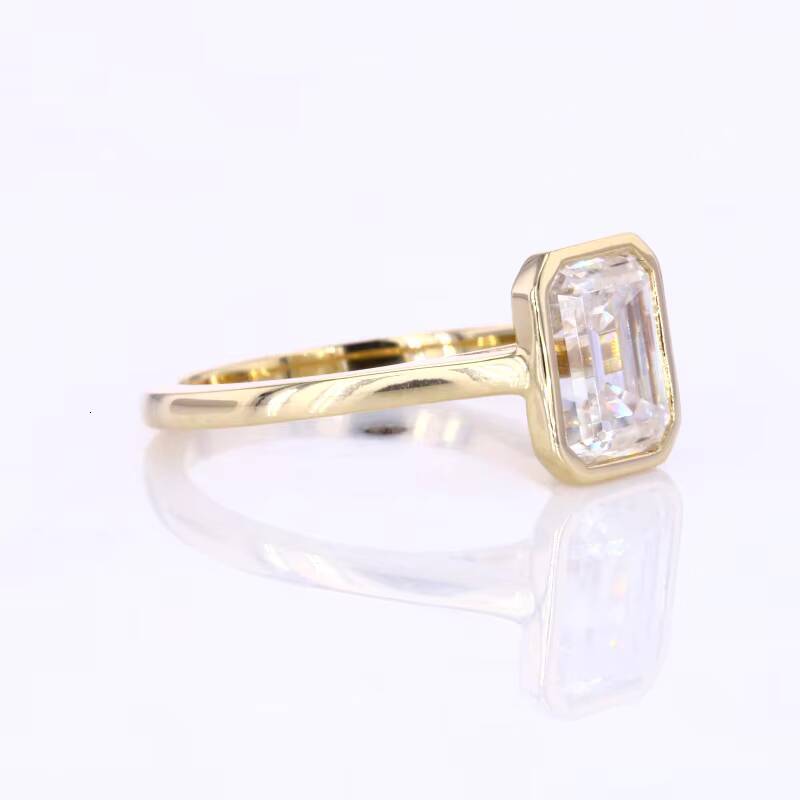 Starsgem Custom Made Bezel Setting Yellow Gold Popular Style Emerald Cut 2ct Moissanite Diamond Ring