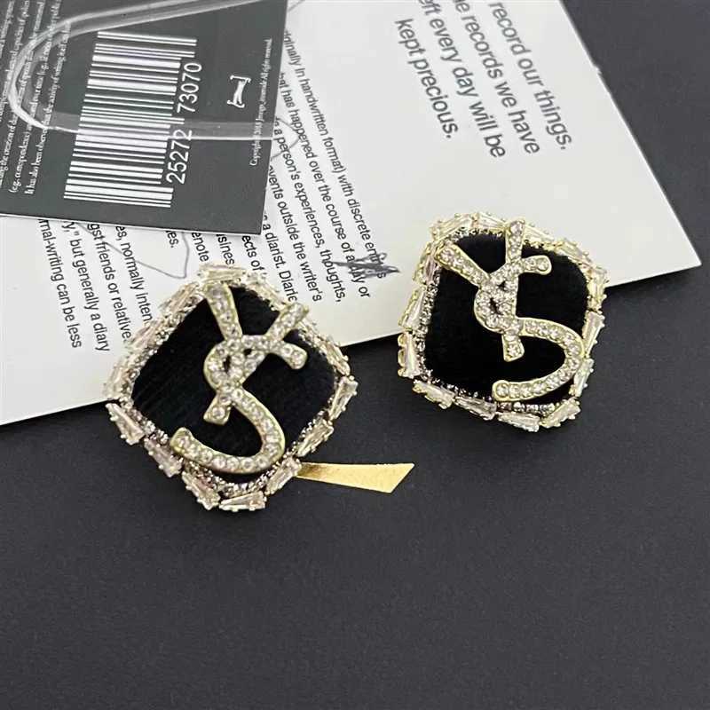 Exquisite Small Fragrant Rhinestone Black Earrings For Women Trendy Unique Shiny Earrings Office Banquet Jewelry Gifts Y250820