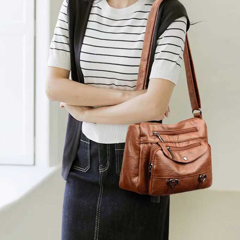 Ladys mom bag made of PU material with a shoulder strap that can be adjusted suitable for traveling and shopping. Y250819