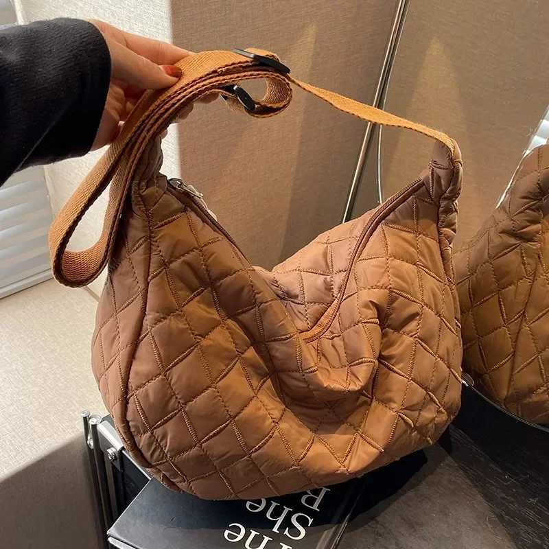 Womens Vintage Nylon Shoulder Underarm Bag Female Casual Waterproof Crossbody Bags for Lady Quilted Large Capacity Handbag Y250819