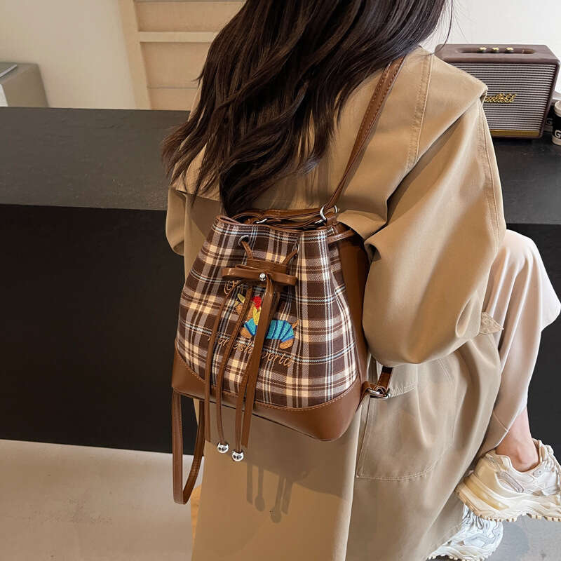 Student Bags Class Small Backpack 2025 New Designer Korean Version Trendy Fashion Double Shoulder Niche High-end Bucket Bag for Women