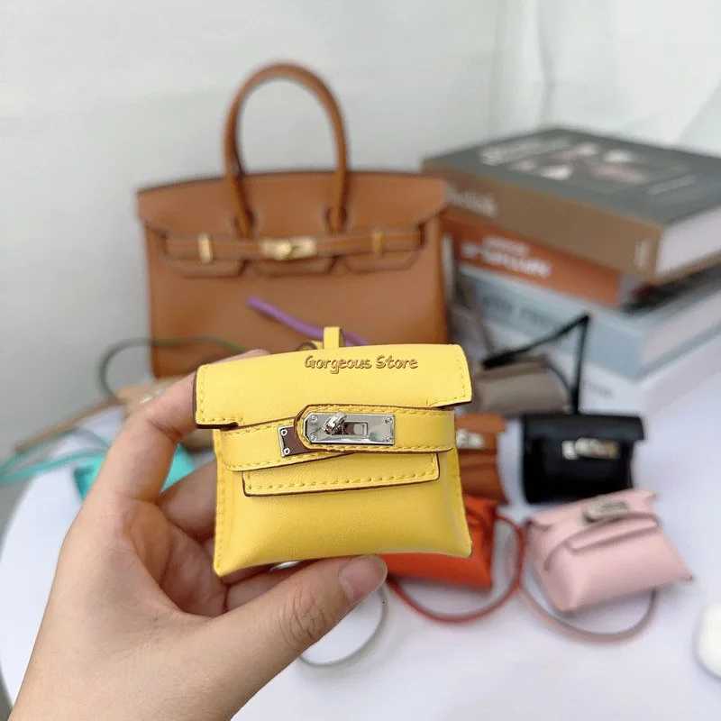 Super Link Mini Long Style Crocodile Pattern Bag Pendant Car Keychain Gift Female Exquisite Creative Earphone Cute Bag Pendant XJ250820