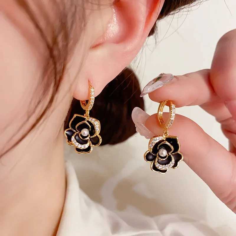 Black Camellia Earrings Pearl Fashionable Zircon Ear Rings with Oil Drop 2025 New Trendy and Luxury Earrings Gg250820