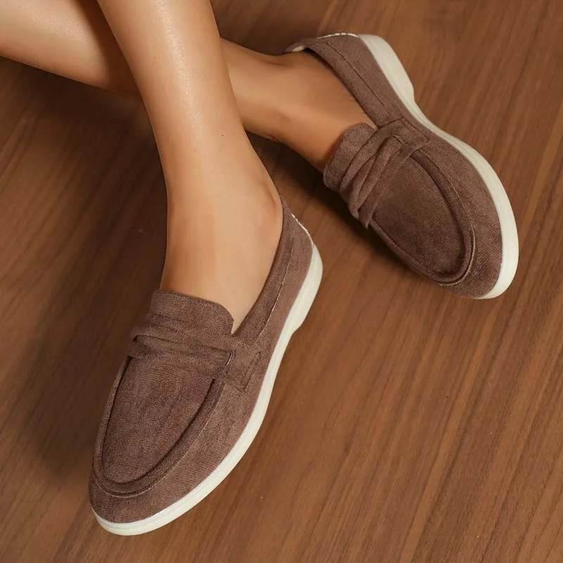 LeFou Womens 2025 Autumn New Style British Style Lazy One-Piece Slip-On Loafers Large Size Retro Flat Comfortable Beanie Shoes 250820