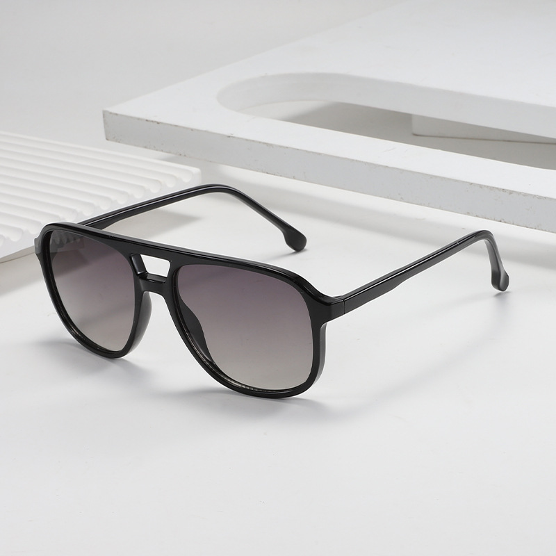 Fashion oval black sunglasses for men and women design retro accessories glasses sun visor and women with UV protection