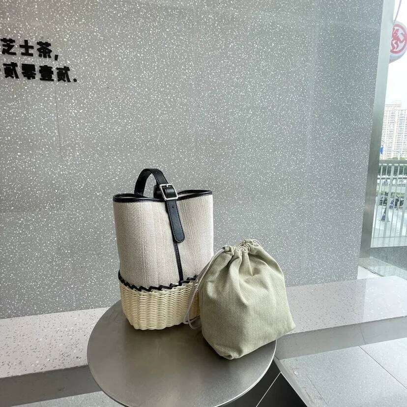 NEW Vacation Style Leather Splicing Handmade Designer Bag Summer 2025 Beach Handbags Crossbody Large Bucket Womens Bags