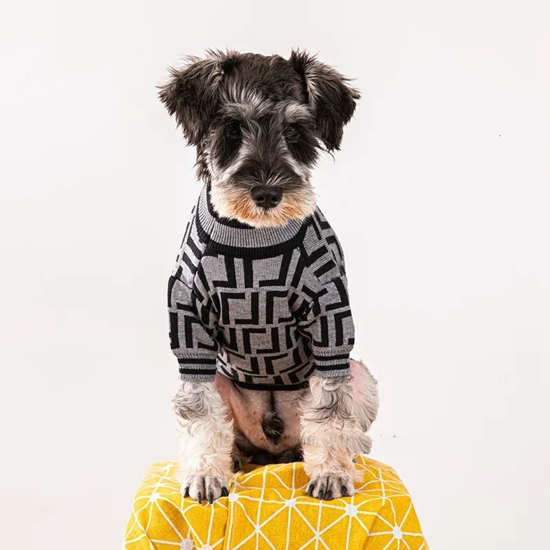 Designer Clothes Brand Apparel Fashion Letter Pattern Dog Sweaters Winter Puppy Classic Knitwear Sweater Soft Thickening Warm Pet Coats for Small Dogs