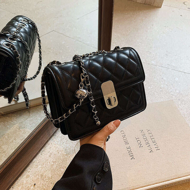 Designer Trendy Chain 2025 Summer New Fashion Simple Quilted Stylish Bags Design Small Square Crossbody Bag for Women