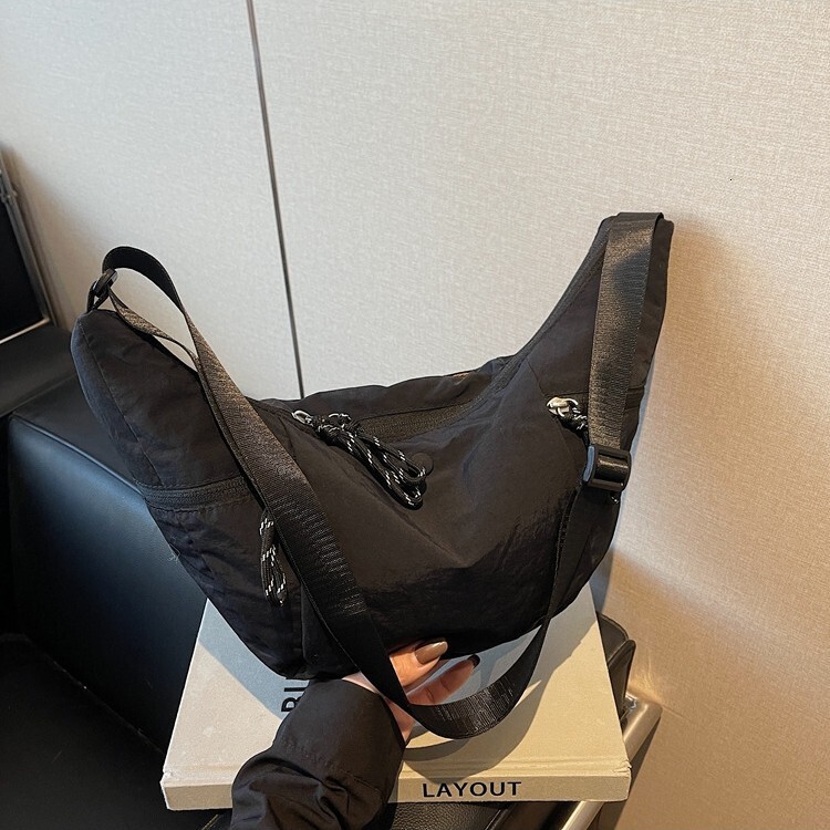 2025 Autumn Women's Dumpling Bun New Cow Horn Bun Women's Shoulder Bun Fitness Bag Sports Bag Waterproof Yoga Bag Women's Crossbody Bag