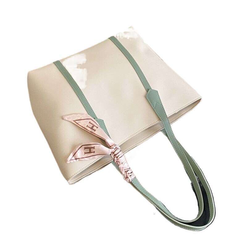 High-Value Large-Capacity 2025 New Commuter Tote Bag for Women Ins Style College Student Shoulder Handbag