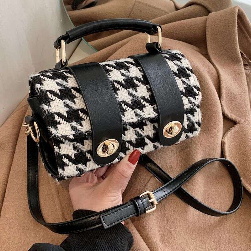 Niche design female senior sense of Europe the United States retro autumn and winter commuting Boston crossbody bag