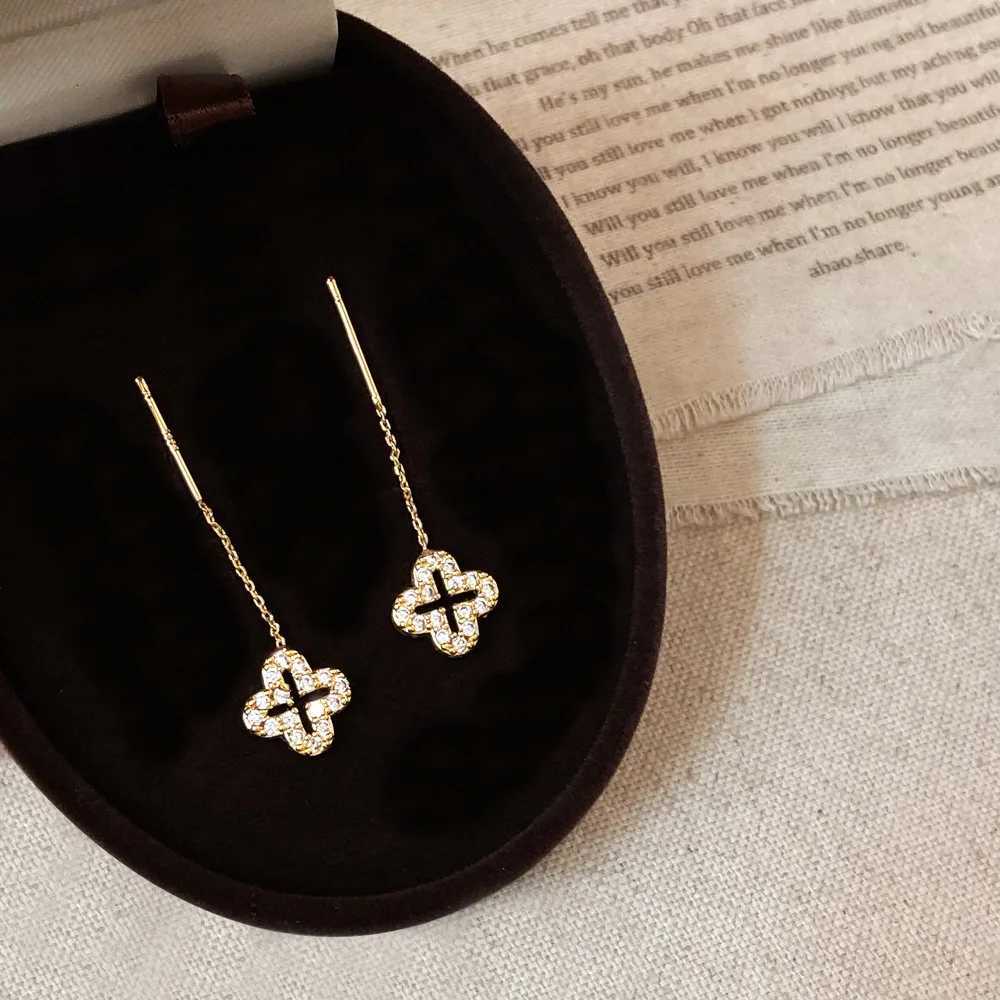 Best-Selling Clover Ear Threads High-Quality Luxury Zircon Viral Forest-Style Womens Creative Earrings Suitable for Daily/Office Use Y250820