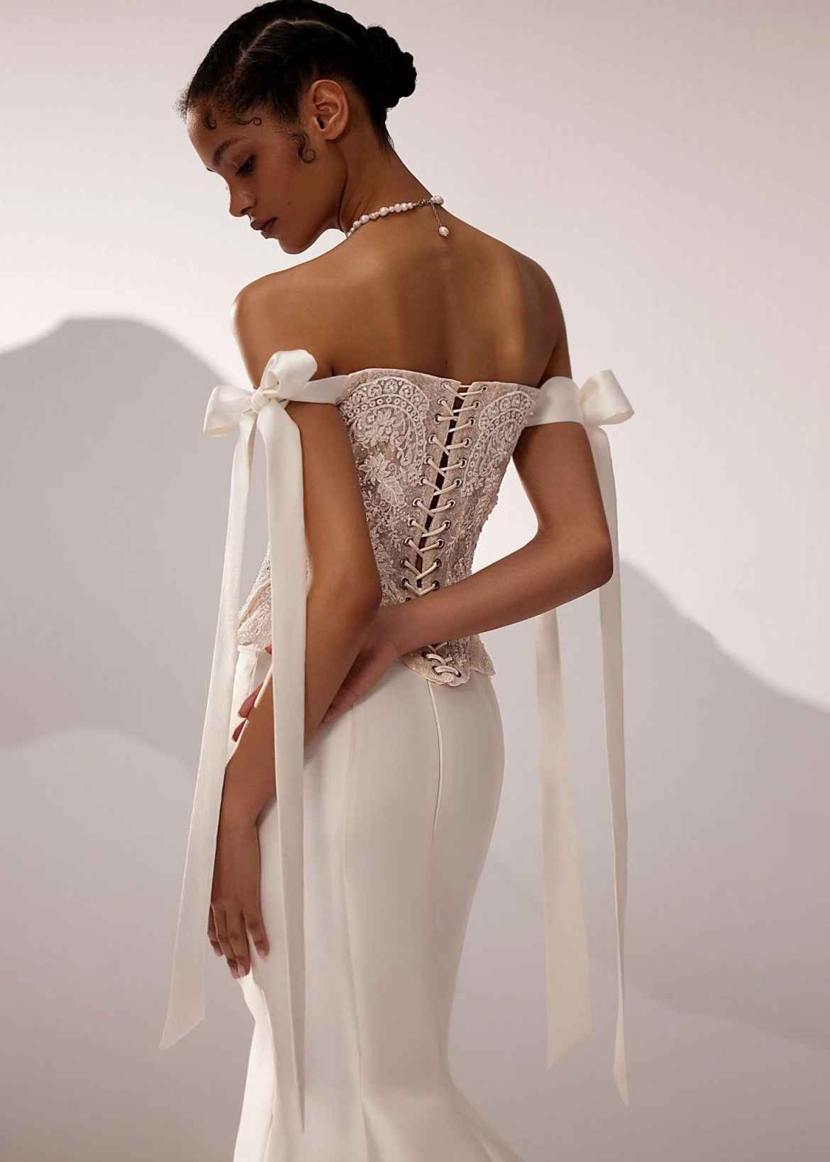 Dainty Chic Corset Lace Wedding Dress Modern Off-the-shoulder Vintage Satin Mermaid Bridal Gown Customized For Women