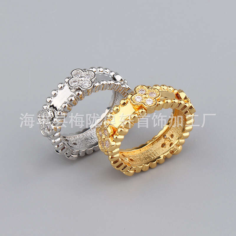 Fashion Creative Three-Leaf Flower Personality Casual Gold-Plated Three-Flower Bracelet Women's Small Internet Celebrity Hand Jewelry