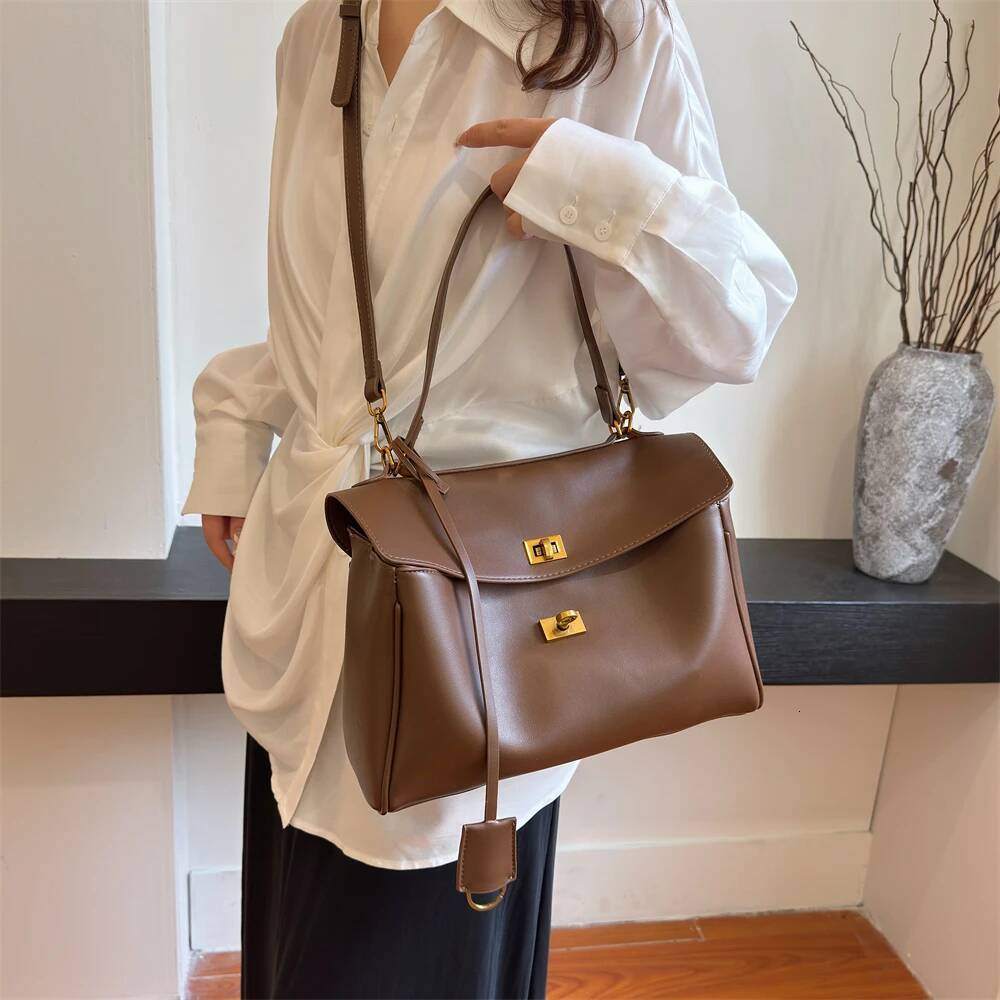 Autumn New Women s Crossbody Ba Soft Leather Solid Color Lare Capacity Shoppin Handba Desiner Handba Autumn New Desiner Ba Temperament Commutin Tote