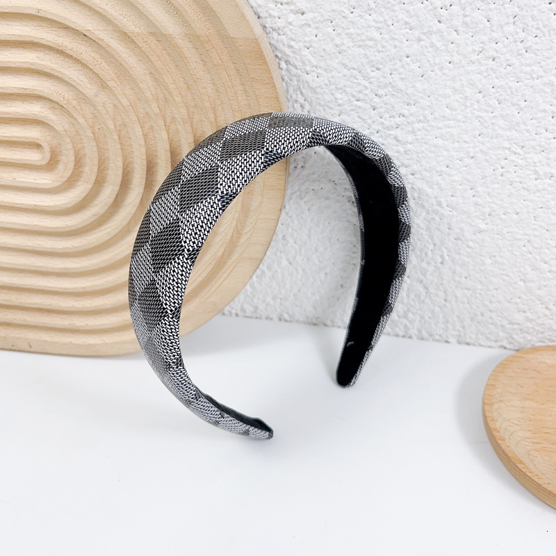2025 New Retro Designer Hairpin Elegant Headband Leather Color Printed Checkered Wide Border Simple Facial Cleansing And Hair Pressing Accessory Hairp