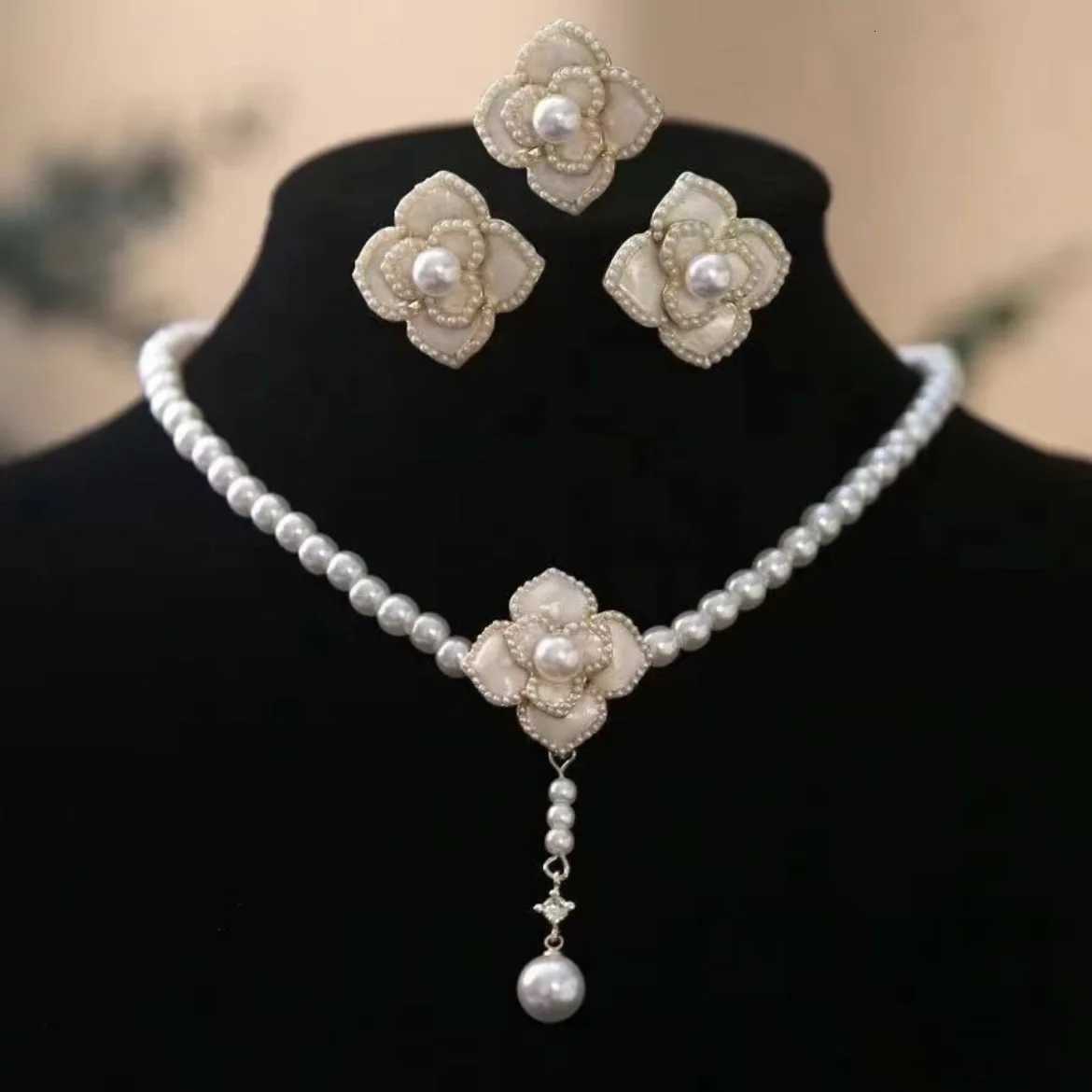 French Retro Pearl Flower Jewelry Set for Women Elegant Temperament Pearl Necklace Earrings Ring Fashion Choker Wedding Jewelry G250820