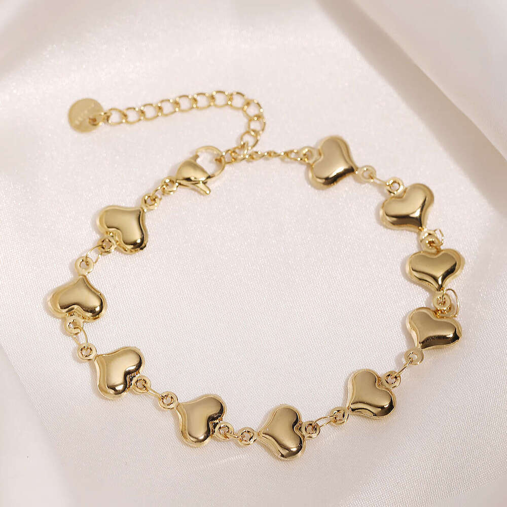 Designer Fashion Simple Gold-Plated Smooth Heart Stainless Steel Bracelet for Women, Niche Personality Jewelry