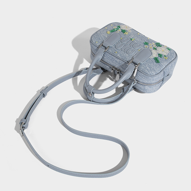 Free Shipping Designer Luxury Embroidered Denim Tote Bag New Women's Handbag Fashionable And High-end Single Shoulder Crossbody Bag Casual Bag