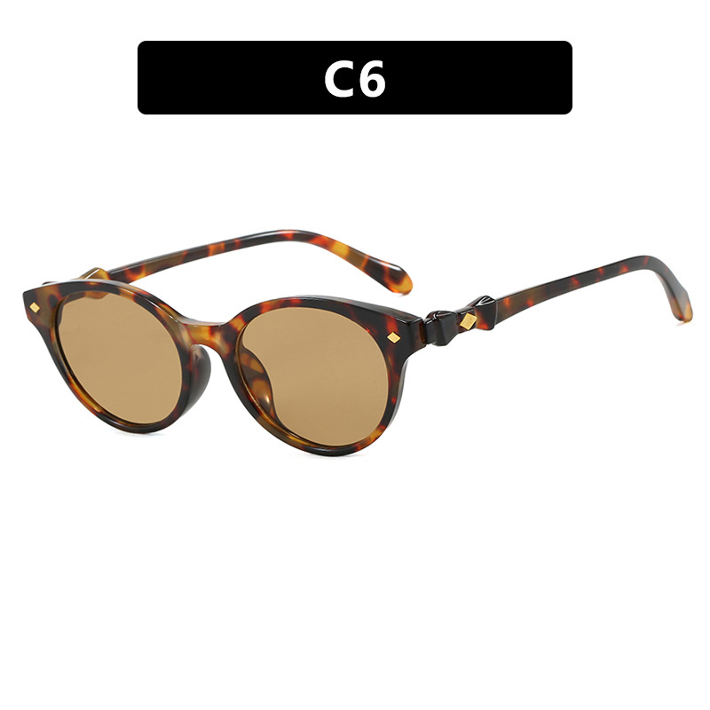 2025 New Arrival Stylish Versatile Blue Light Blocking Eyeglass Frames for Women Minimalist Chic Personality Packed Clear Lens Glasses