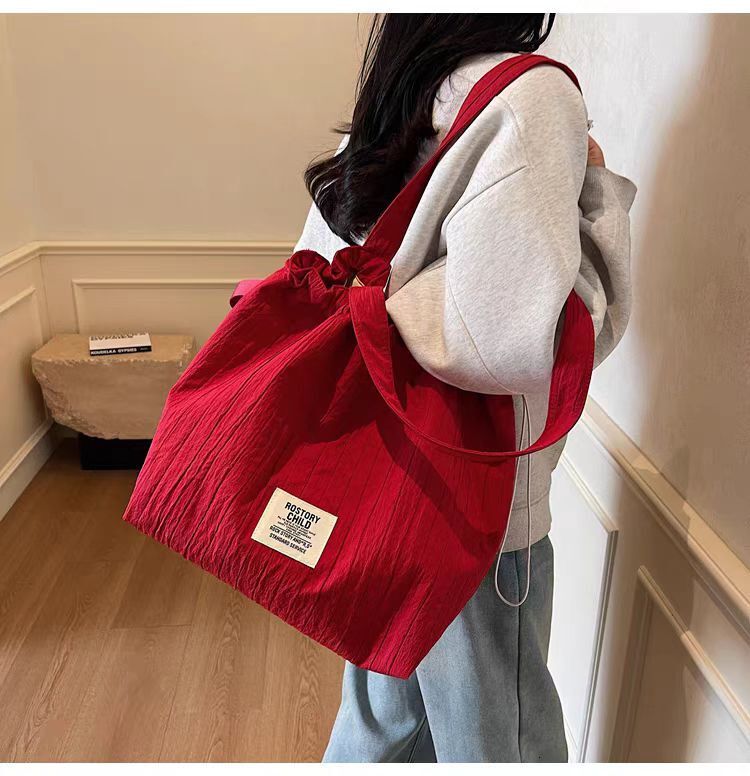 2025 autumn lazy style Korean version casual pleated cloth bag large capacity women's handbag simple niche commuting shoulder bag women's cr