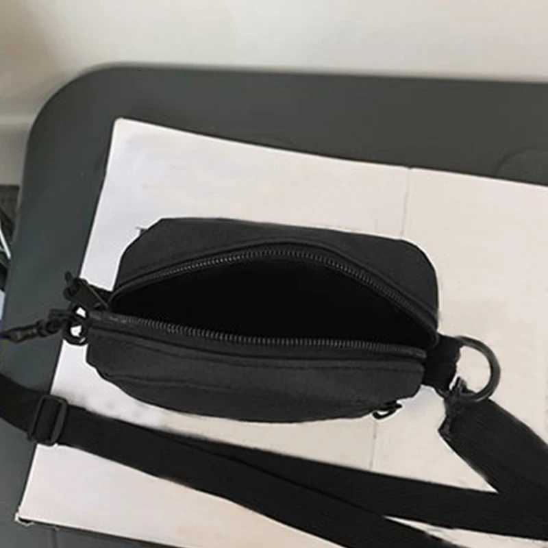 Neutral mens and womens bags with solid color and no patterns are suitable for travel outings and photo-taking. Y250819