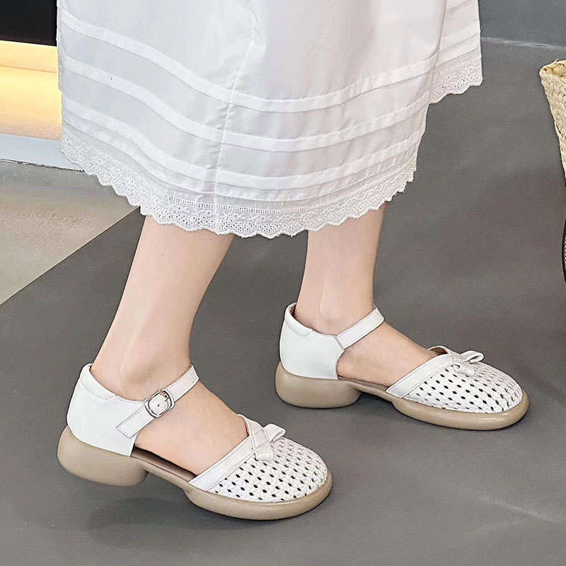 Mom's French Style Thick-Soled Closed-Toe Sandals for Women, Summer New Thick Heel One-Strap Mid-Heel Comfortable Women's Shoes