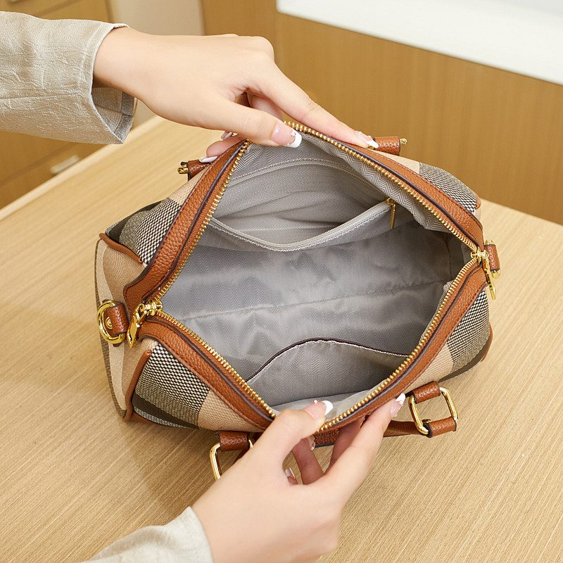 2024 New Boston Plaid Texture Large Bag European and American Big-Name Women's Handbag Crossbody Shoulder Bag Pillow Bag