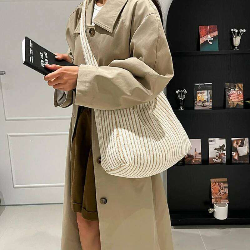 Winter Fashion Striped Color Contrast Academic Single Shoulder Laid-back Woven Tote Versatile and Unique Crossbody BagLuxury bagtote bag