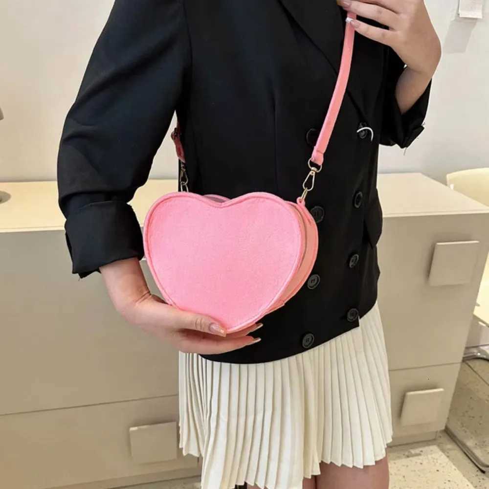 2023 Fashion Crossbody Bags for Women New Simple Single Shoulder Bag Casual Felt Love Handbag Womens Handbags Y250819