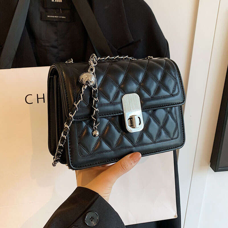 Designer Trendy Chain 2025 Summer New Fashion Simple Quilted Stylish Bags Design Small Square Crossbody Bag for Women