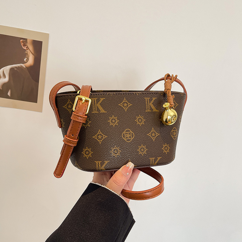 free shipping designer bags Hot selling classic letter printed fashionable womens handheld versatile single shoulder diagonal cross bag