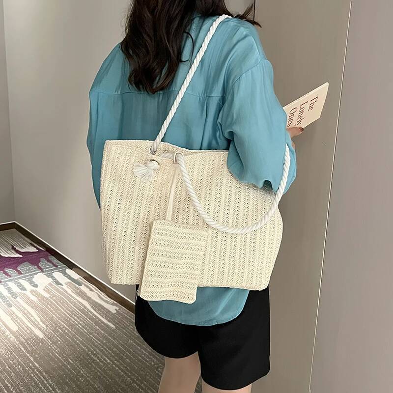 Autumn New Women s Handheld Bag Fashion Large Capacity Handbag Beach Leisure Women s Shoulder Bag Straw Weaving Bag Autumn New Designer Bag