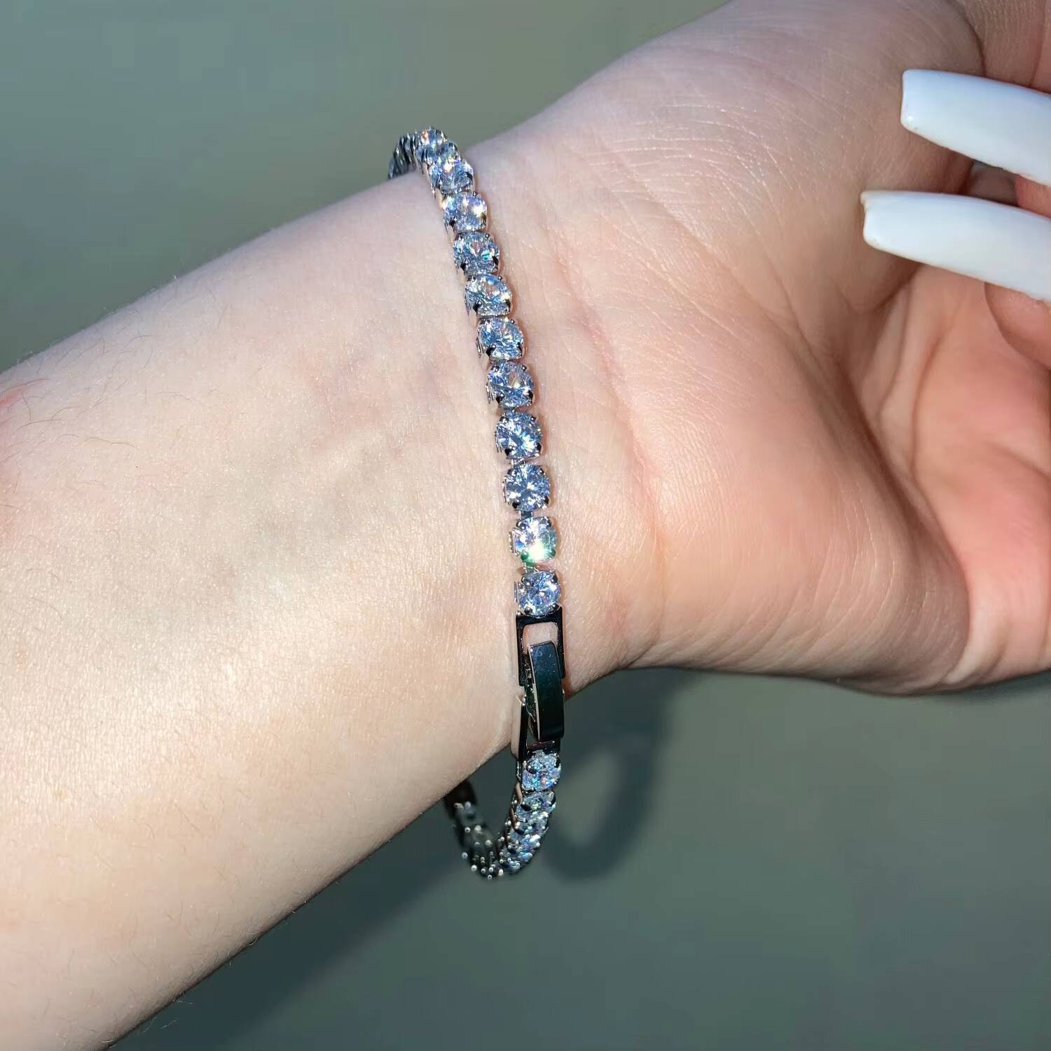 Ladies fashion bracelet; high quality 18K gold jewelry; 4mm moissanite tennis bracelet.