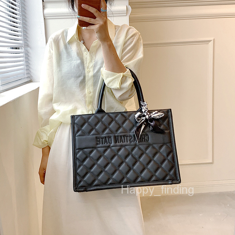 Bag womens bag new letter embossed Lingge pearl chain portable unit price Messenger Bag Tote Bag