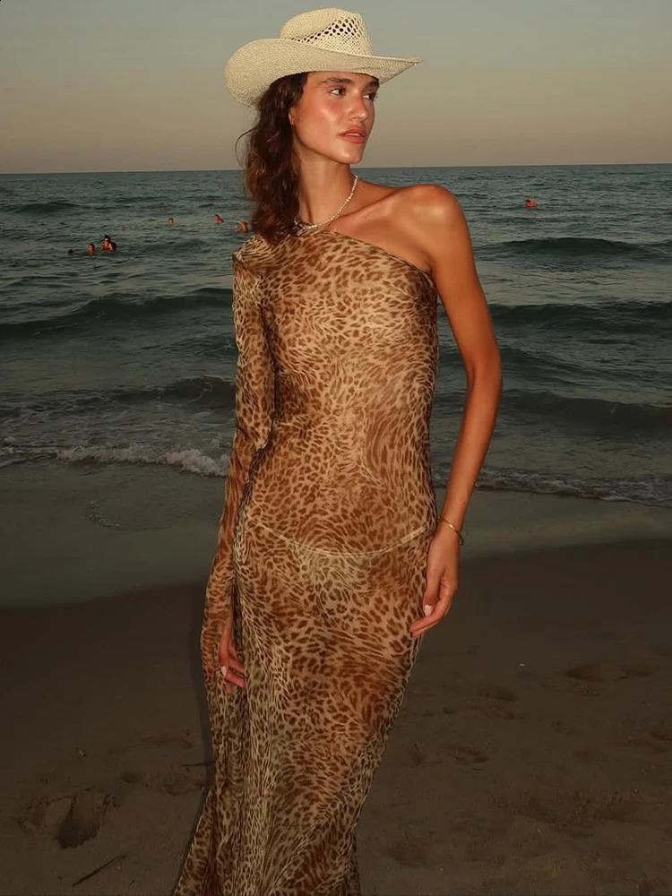 Mozision One Shoulder Leopard Print Maxi Dress Women Inclined Shoulder Backless Beach Holiday Vacation Club Sexy Long Dress 250821