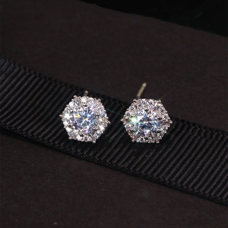 Trendy Festive Decorative Accessories: Dazzle Her With Our Eye-Catching Designer Ear Cuff