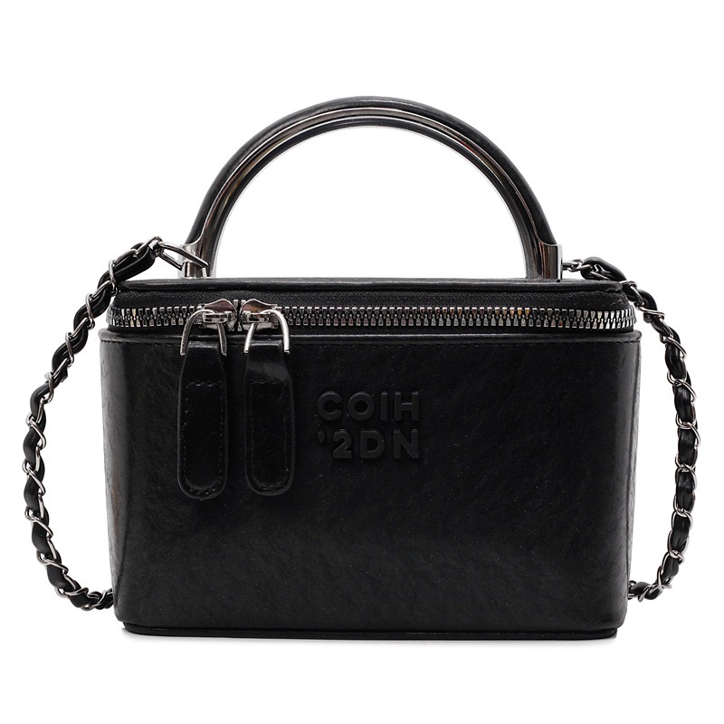 2025 light niche mini women retro new style patent leather messenger designer summer casual mouth red envelope shoulder bag NEW hot super ootd