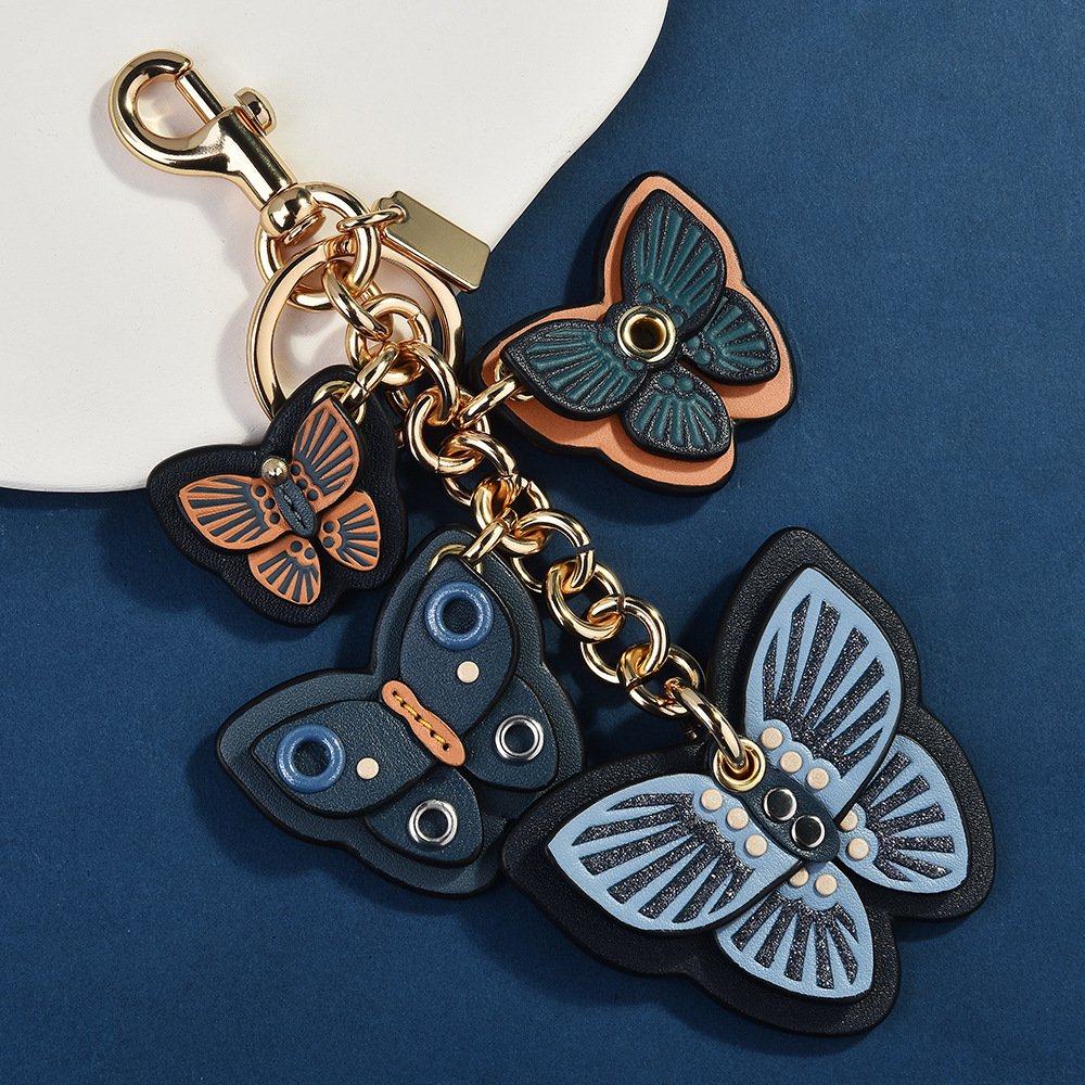 Keychains Lanyards Fashion Women Essential Tea Rose Bag Charm Designer Keychain Cherry tabby Bag Charm Decoration Accessory Key Rings Cherry Resin Lanyards